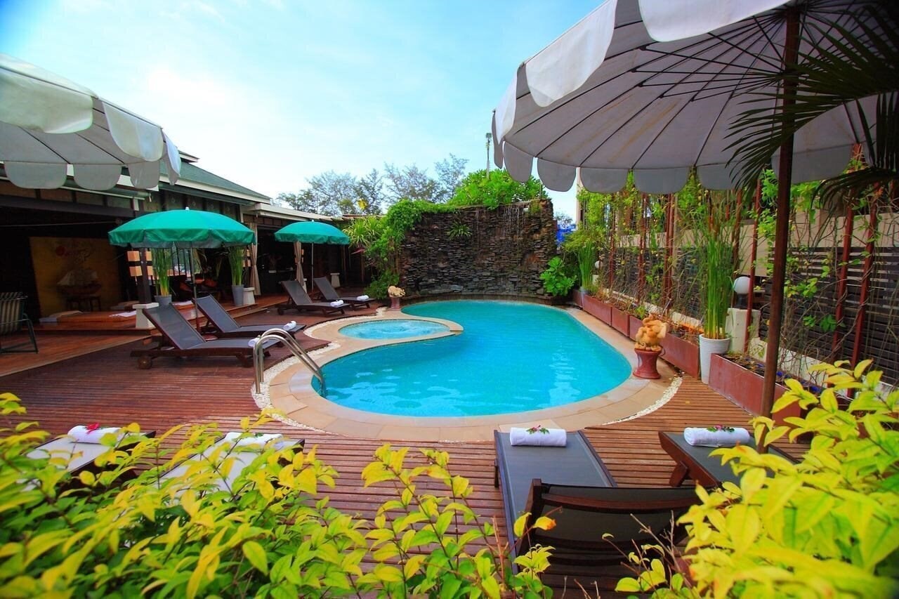 Отель The Royal Palm Beach Front 3*